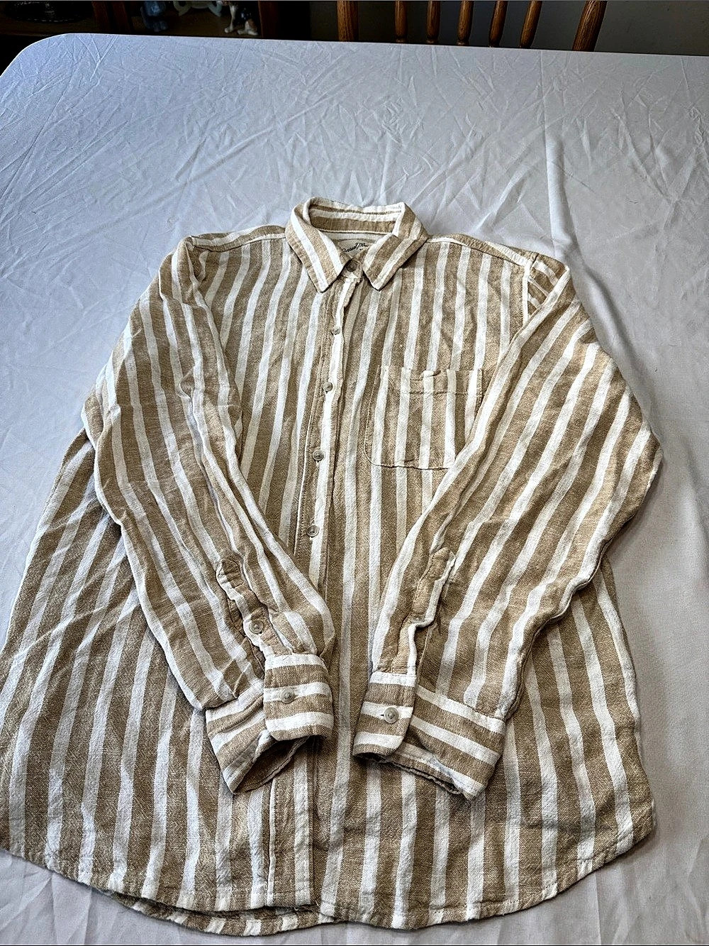 Universal Thread Long Sleeve Linen Collared Button-Down Shirt Striped Button
